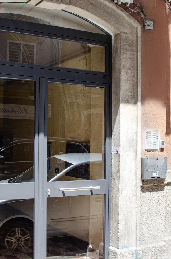 Modern Stone Apartment In The Heart Of Bari Exterior photo